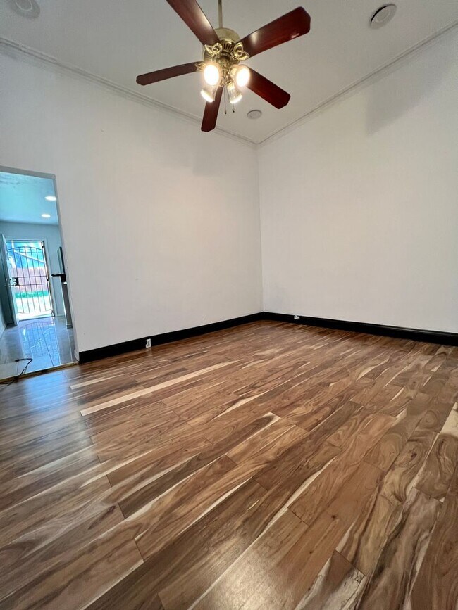 Building Photo - 412 N 32nd St