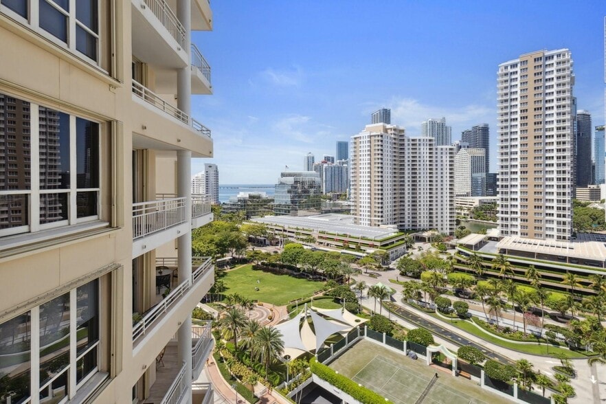Building Photo - 888 Brickell Key Dr