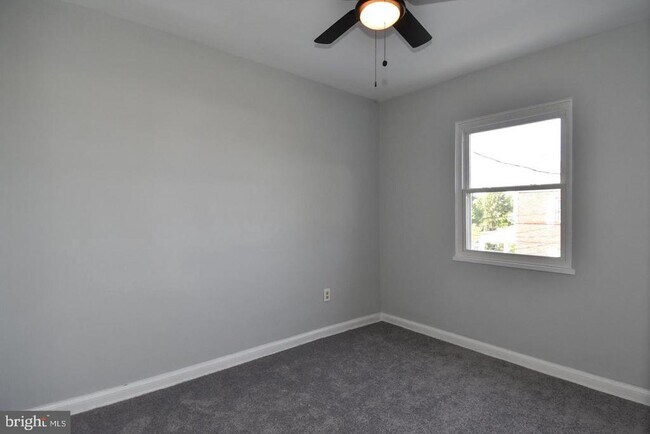 Building Photo - 204 34th St NE