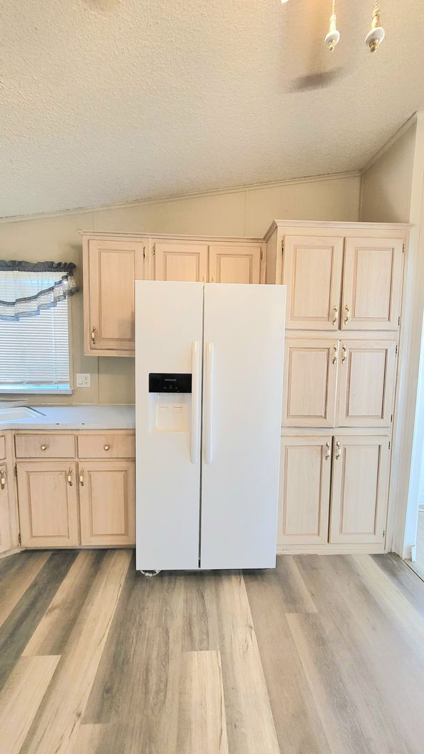 Building Photo - 521 Alaska Way