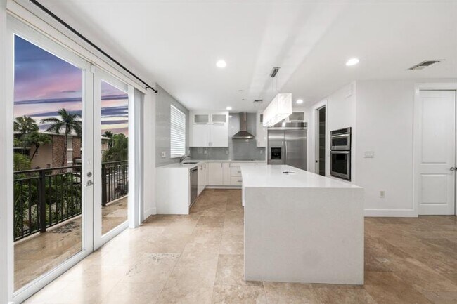 Building Photo - 61 Isle of Venice Dr