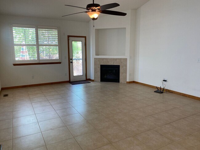 Building Photo - 2 BED/2 BATH RANCH STYLE HOME IN SUMMER HAWK IN FOX MEADOW AVAILABLE 7/10!