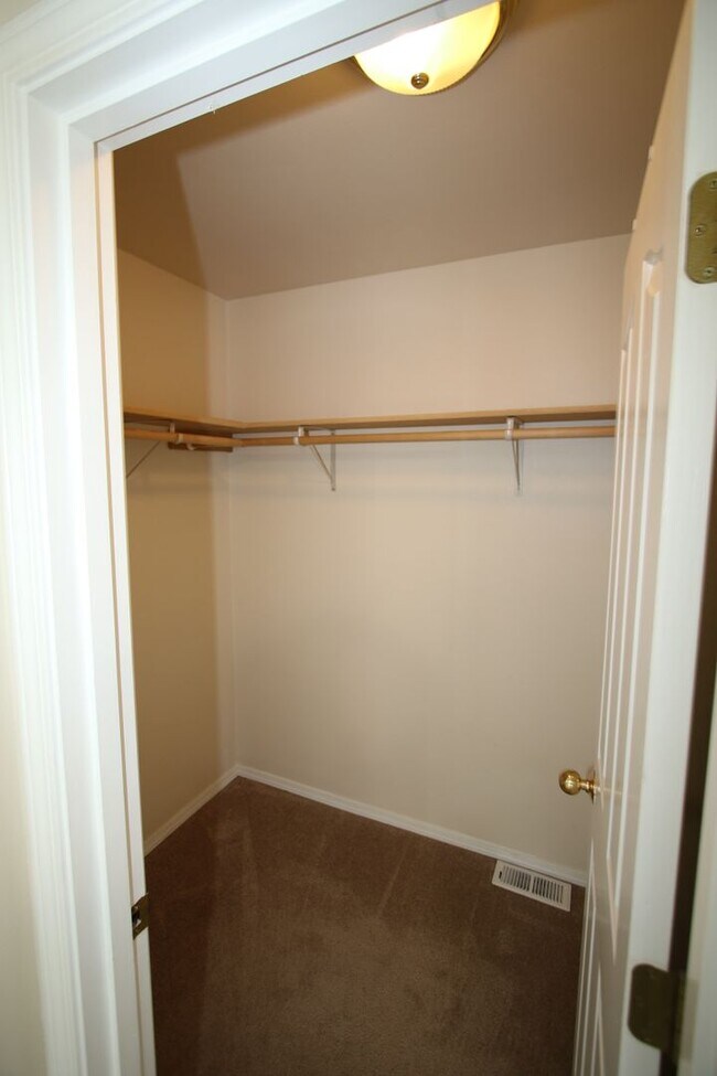 Building Photo - Beautiful 3 Bedroom Eagle River Home
