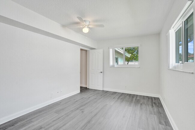Building Photo - 4755 NE 23rd Ave