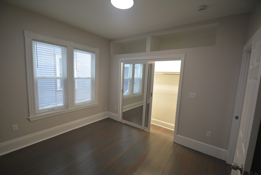 Building Photo - 31 Claybourne St