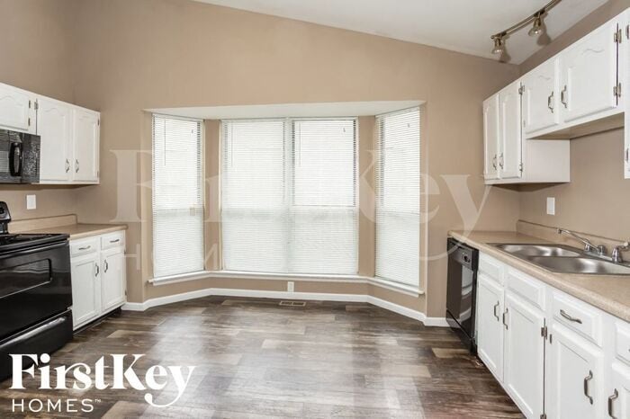 Building Photo - 611 Foxtail Dr