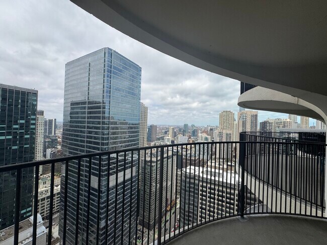 Building Photo - 300 N State St