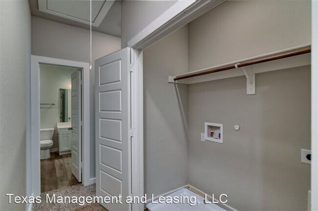 Building Photo - 735 Harvest Moon Dr