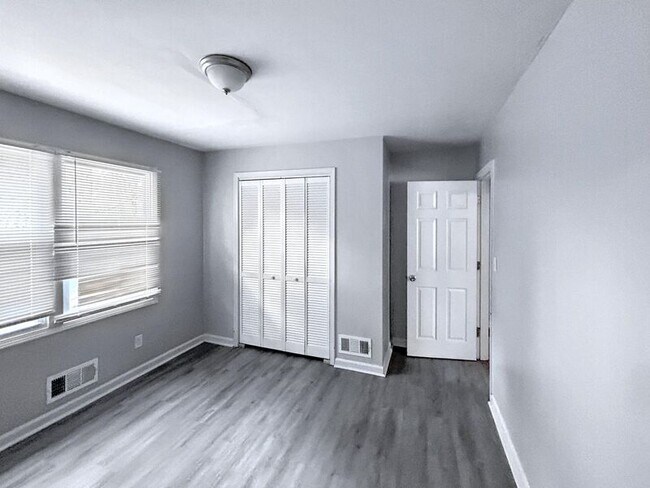 Building Photo - 717 Jackson Cir