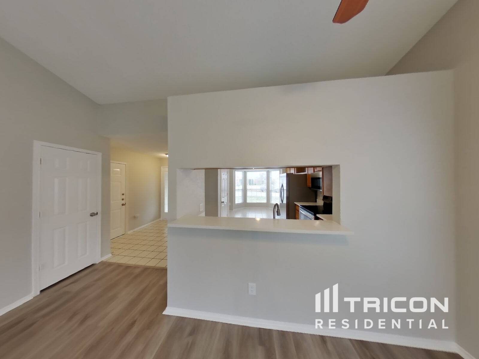 Building Photo - 2628 Dahlia Dr