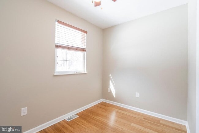 Building Photo - 329 Hillcrest Ave