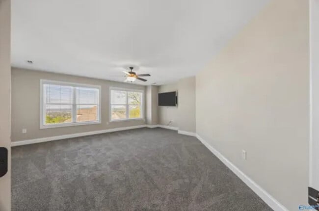 Building Photo - 2807 Talon Cir