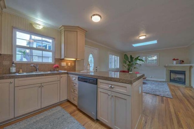 Building Photo - 1209 Darwin St