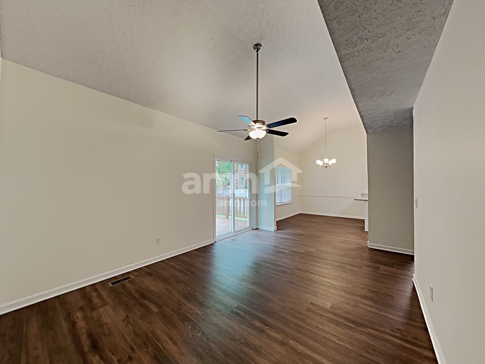 Building Photo - 1721 N Cove