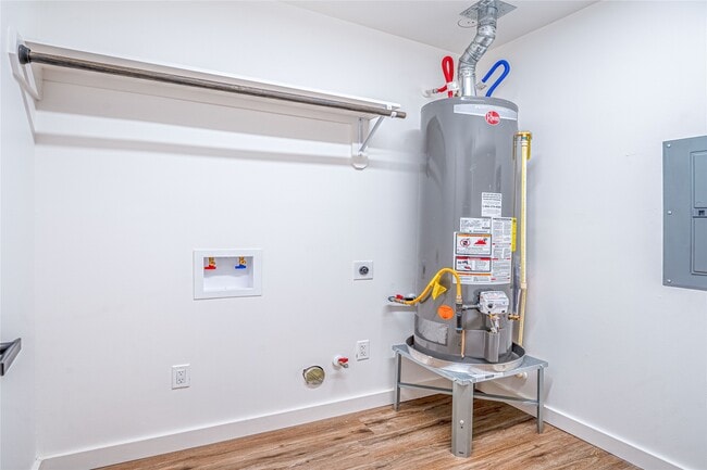 Building Photo - 1422 Wisterwood Dr