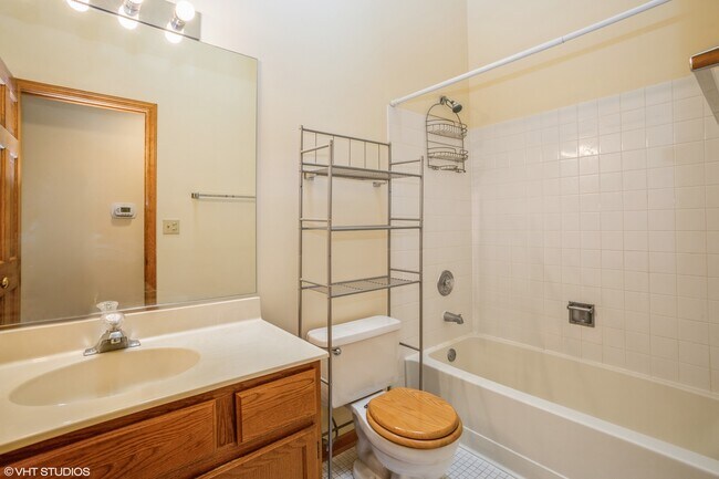 Building Photo - 583 W Parkside Dr