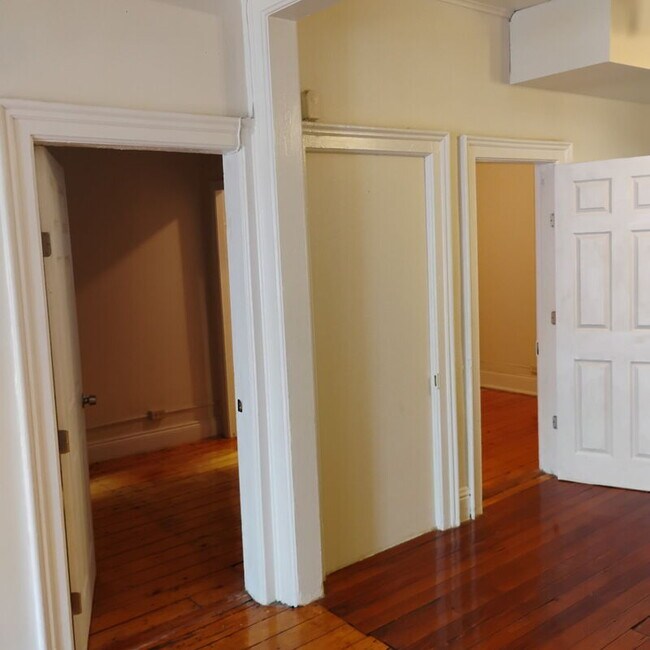 Building Photo - 305 3rd St
