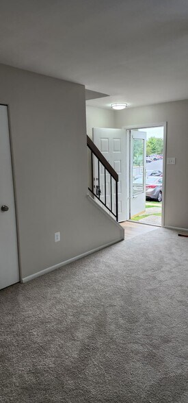 Building Photo - 5842 Holly Hock Pl