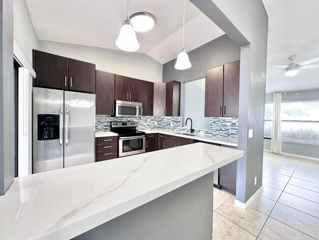 Building Photo - 104 Lakewood Dr