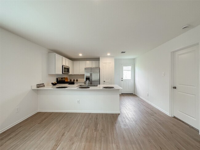 Building Photo - 1495 Las Cuevas Dr