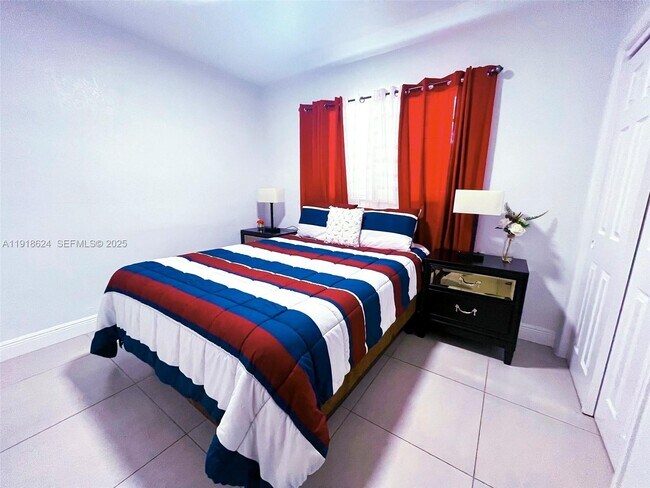 Building Photo - 4420 NW 30th Ct