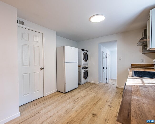 Building Photo - 2308 Center Ave