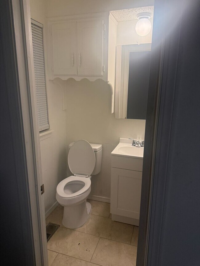 Building Photo - 735 Willow Run