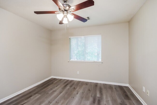 Building Photo - 403 Douglas Fir Dr