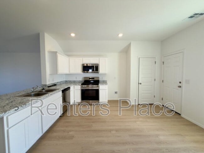 Building Photo - 1111 Raven Dr