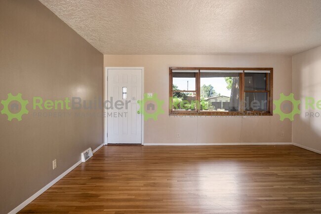 Building Photo - ***LEASE PENDING PLEASE APPLY AT YOUR OWNE DISCRETION***