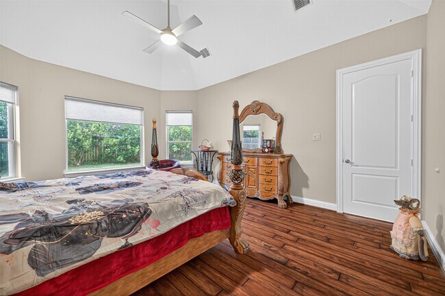 Building Photo - 15802 Pine Cone Ln