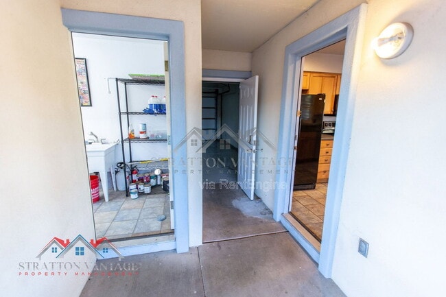 Building Photo - 1735 W Pampa Ave