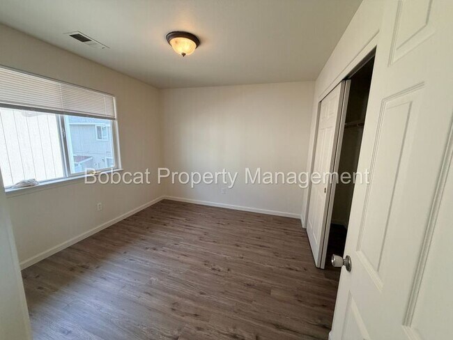 Building Photo - 1272 Woodside Dr