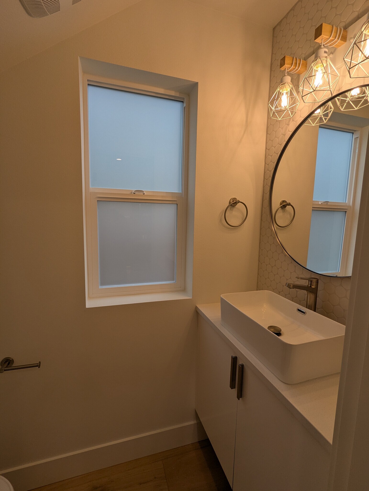 Building Photo - 5041 SE King Rd