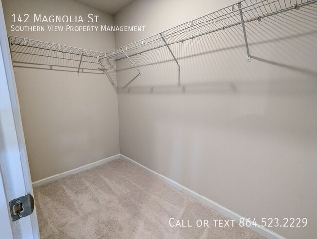 Building Photo - 142 Magnolia St