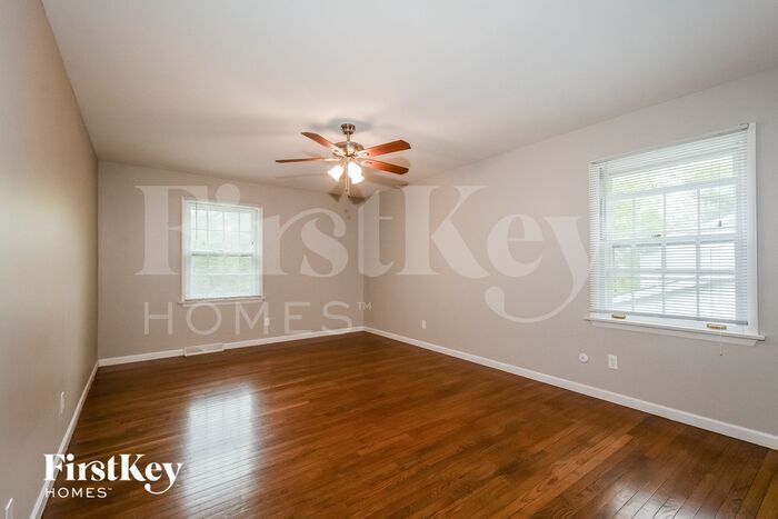 Building Photo - 186 River Valley Dr