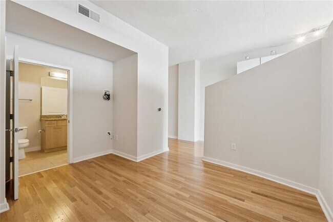 Building Photo - 3324 Peachtree Rd