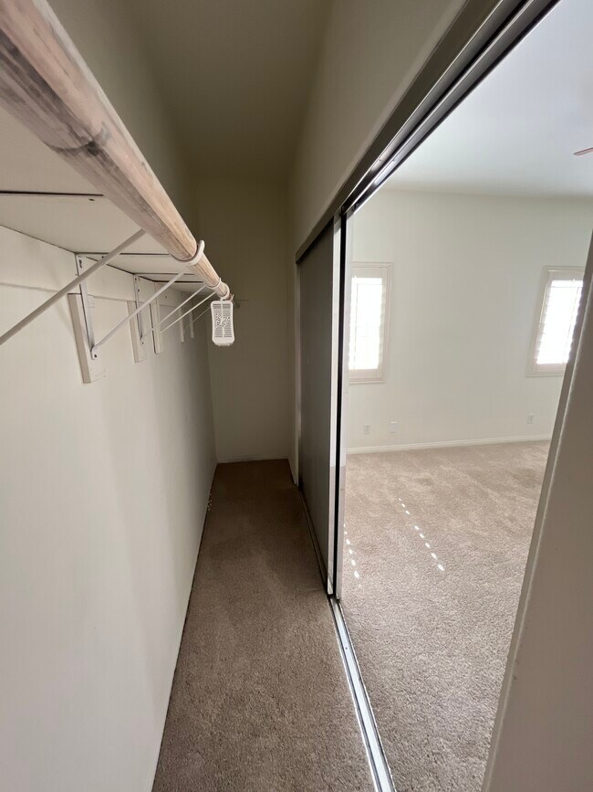 Building Photo - 78270 Calico Glen Dr