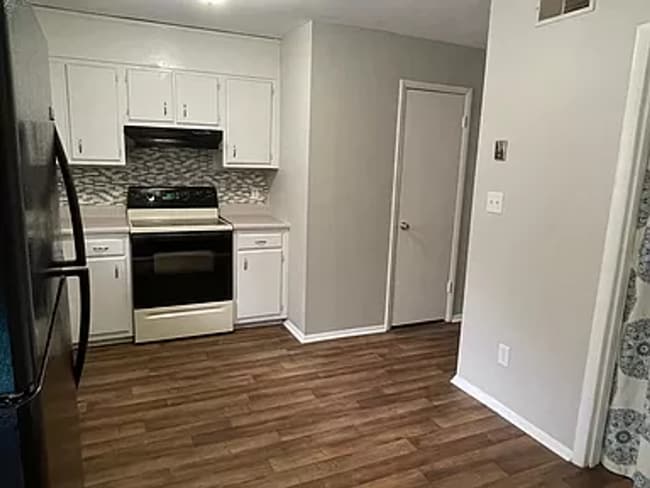 Building Photo - 610 Cedarbrook Ct