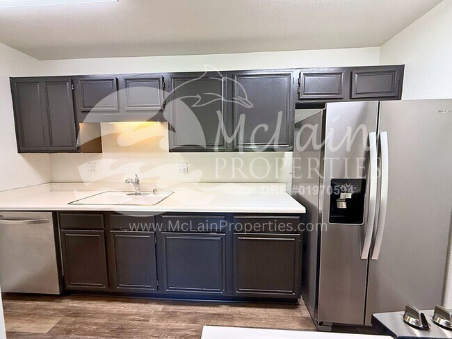 Building Photo - The Grove 2bd/1ba, Corner Unit