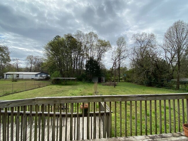 Building Photo - 2 Bedroom 1 Bath Home In Greenville !