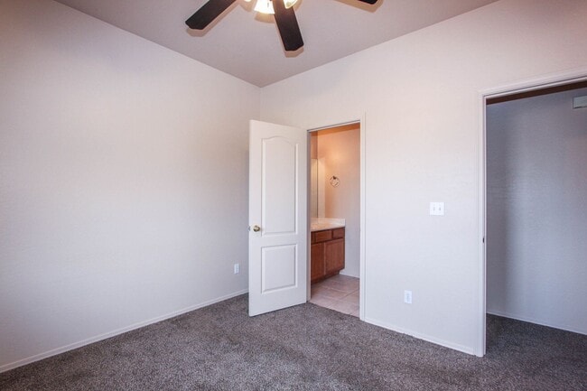 Building Photo - 4400 N Phillip Dr