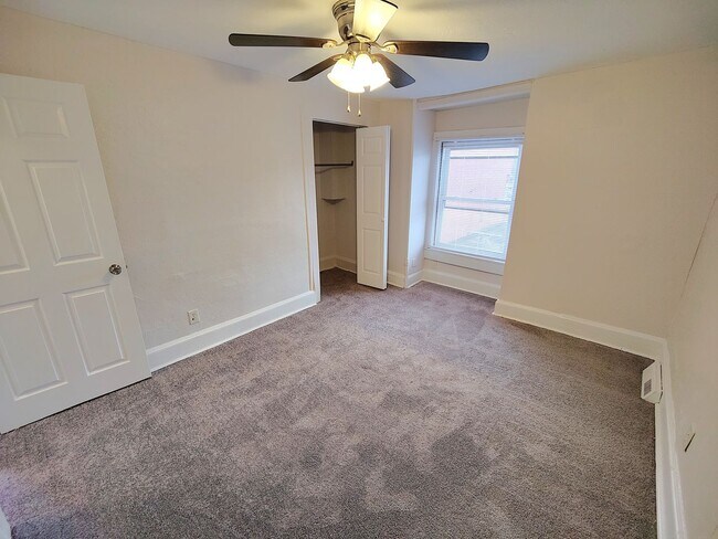 Building Photo - 2423 Wrights Wy