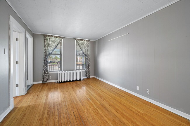 Building Photo - 809 W Touhy Ave