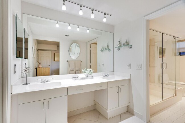 Building Photo - 16671 Traders Crossing N