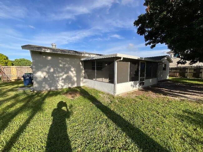 Building Photo - 14202 SW 110th Ave