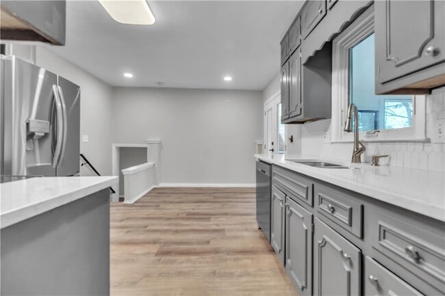 Building Photo - 4497 Glenforest Dr NE