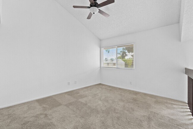 Building Photo - 1 Bedroom Townhouse With Hardwood Flooring...