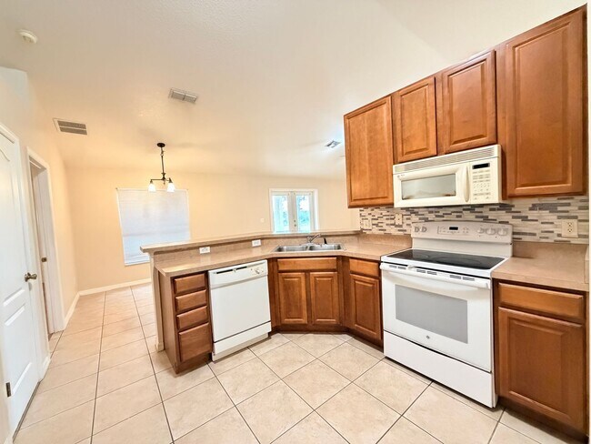 Building Photo - 10438 Vista Pines Loop
