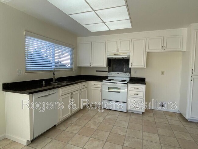 Building Photo - 1089 Rankin Dr